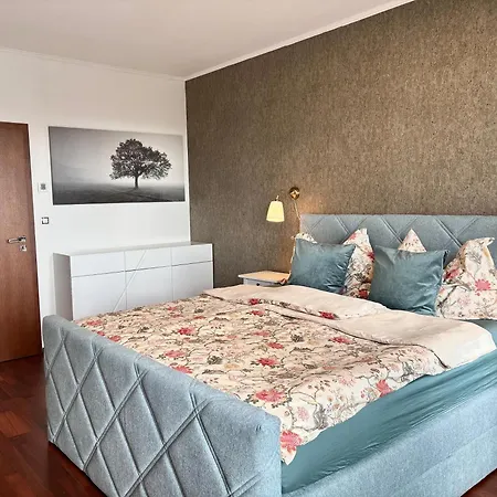 Garden Towers Panoramic View Free Parking Apartment Prague