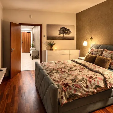 Garden Towers Panoramic View Free Parking Apartment